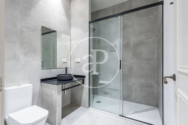 2 bedroom Apartment for rent in El Barri Gòtic, Barcelona city - € 2,000 (Ref: 8999464)
