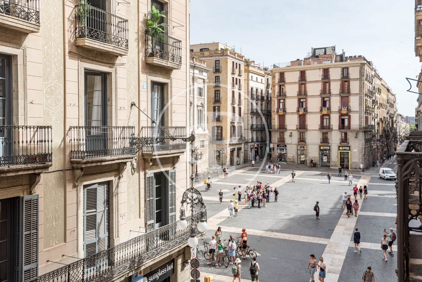 2 bedroom Apartment for rent in Barcelona city - € 2,000 (Ref: 8999464)