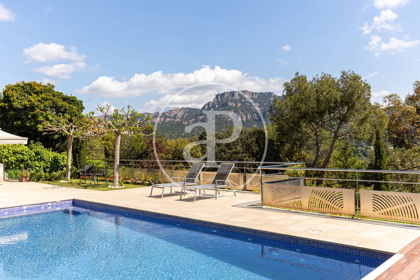 5 soveværelse Villa til salg i Matadepera med swimmingpool - € 750.000 (Ref: 8999470)