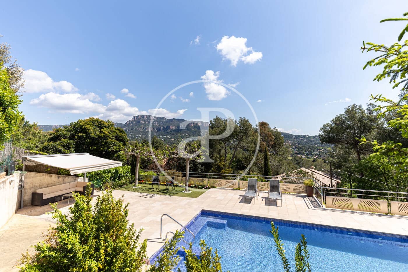 5 soveværelse Villa til salg i Matadepera med swimmingpool - € 750.000 (Ref: 8999470)