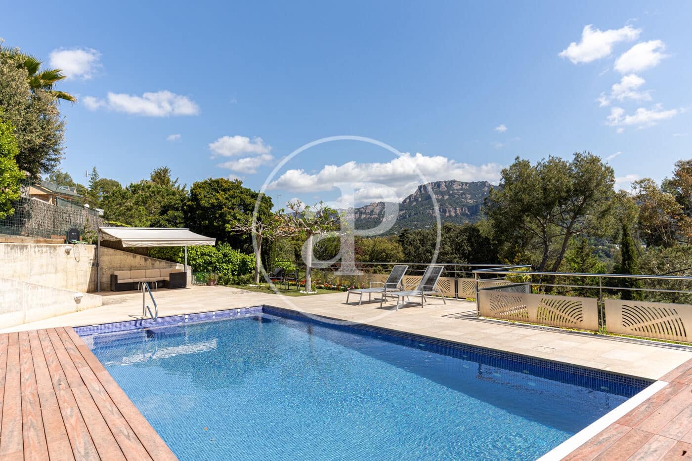 5 soveværelse Villa til salg i Matadepera med swimmingpool - € 750.000 (Ref: 8999470)