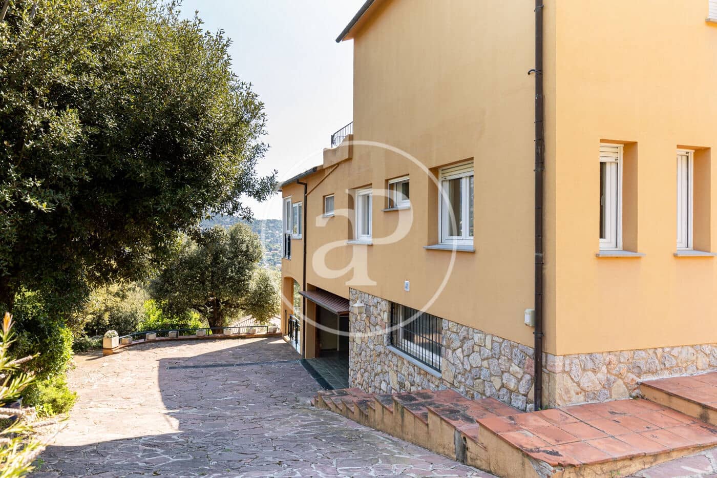 5 soveværelse Villa til salg i Matadepera med swimmingpool - € 750.000 (Ref: 8999470)