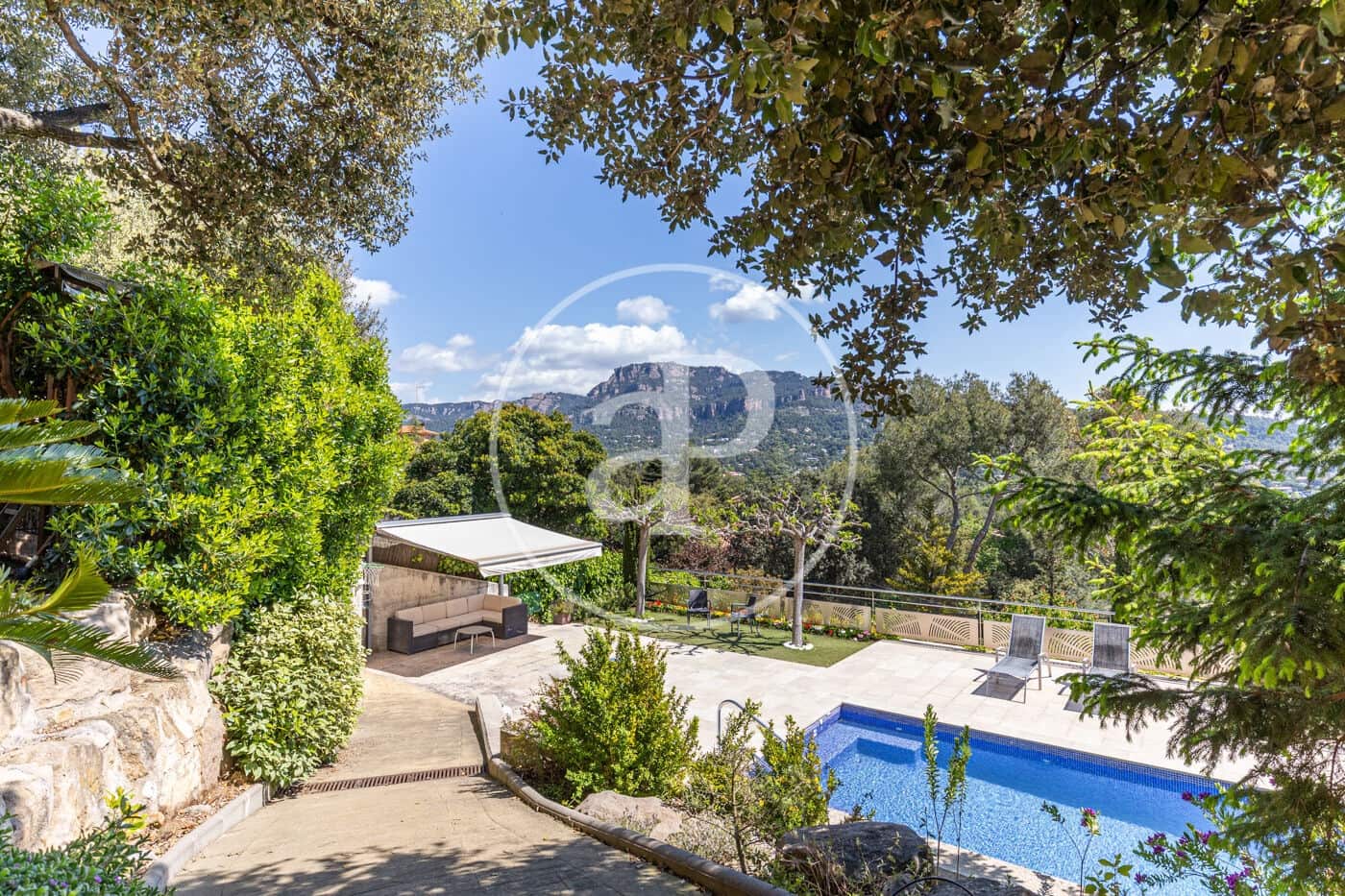 5 soveværelse Villa til salg i Matadepera med swimmingpool - € 750.000 (Ref: 8999470)