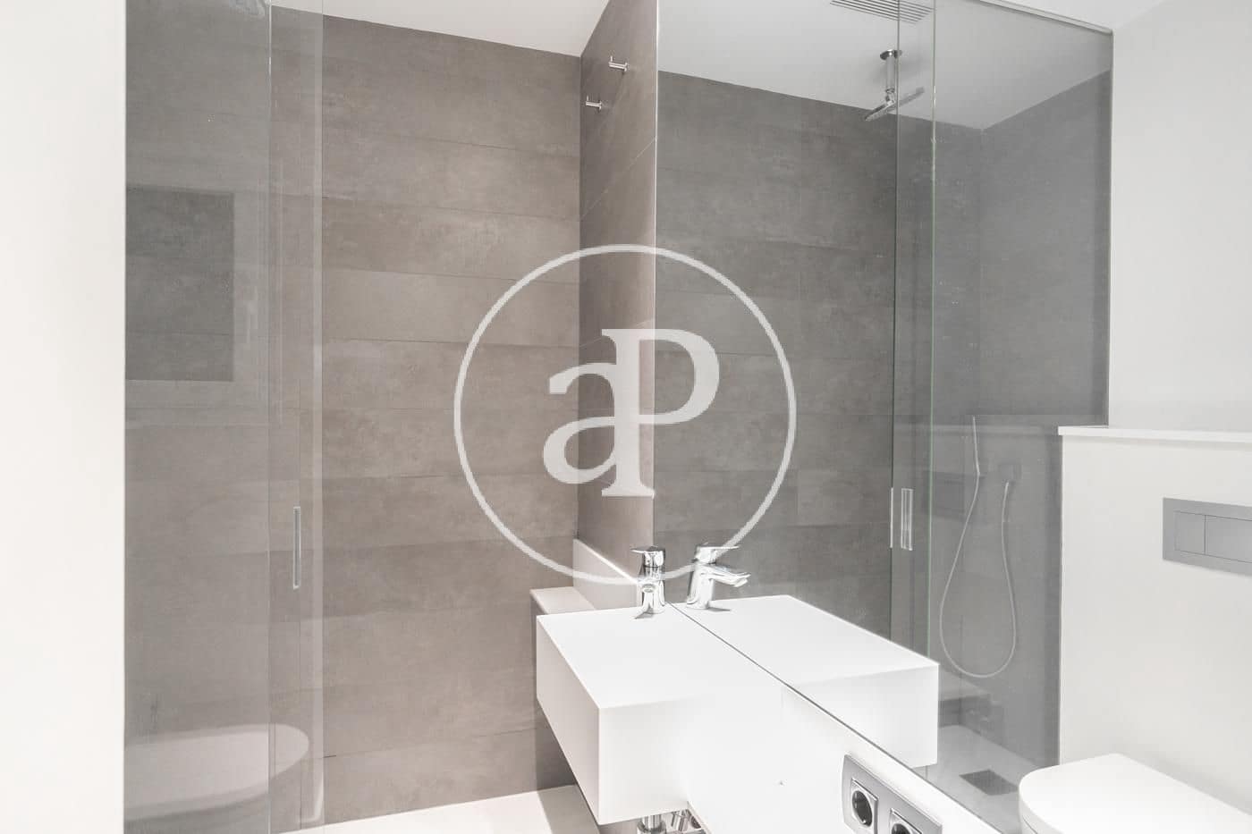 3 soveværelse Lejlighed til salg i Barcelona by - € 1.249.000 (Ref: 8999471)