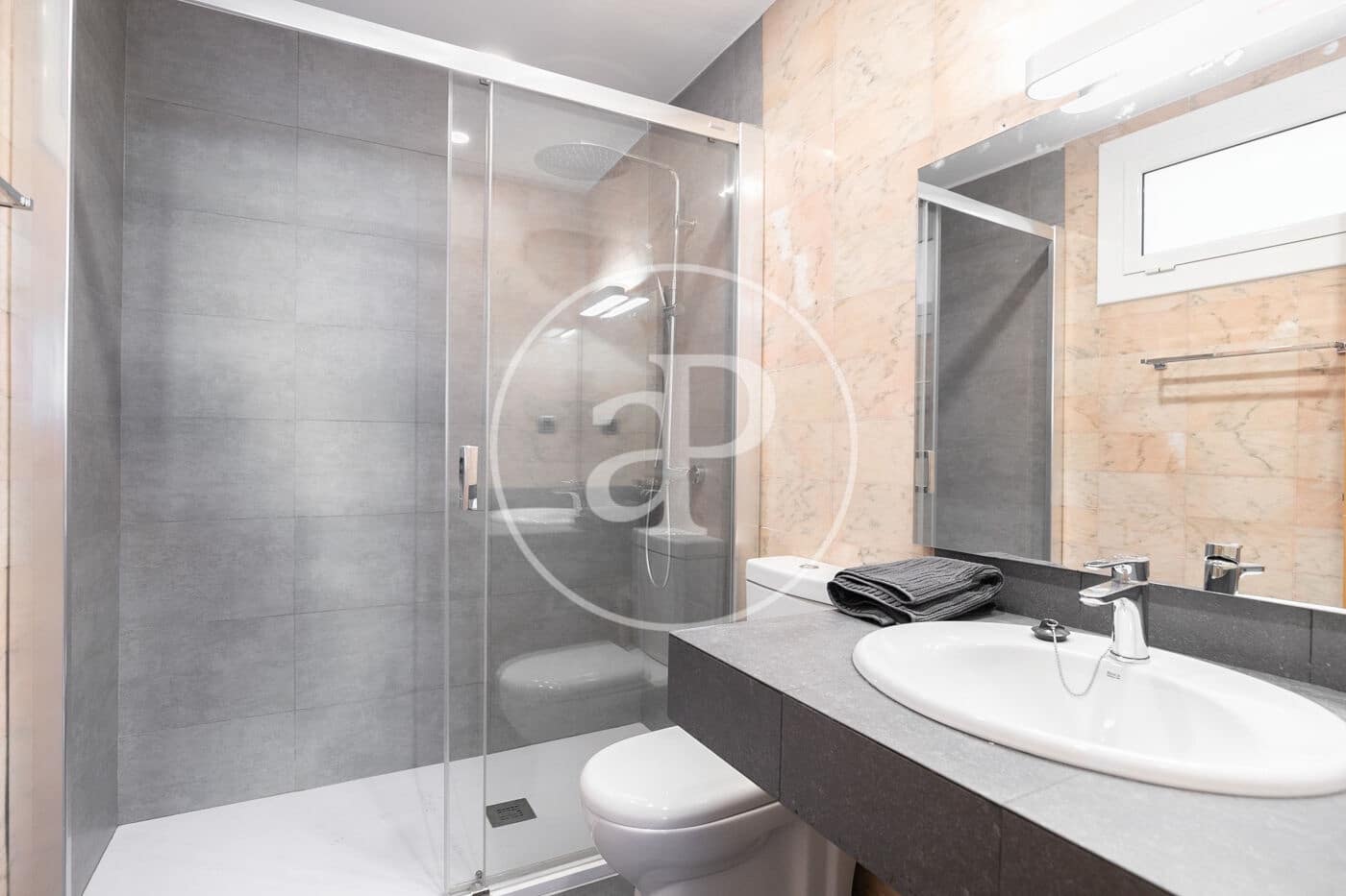 Apartamento de 4 habitaciones en Barcelona ciudad en alquiler - 3.500 € (Ref: 9001591)