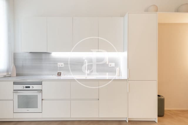 Apartment for sale in La Sagrada Família, Barcelona city - € 339,000 (Ref: 9001594)