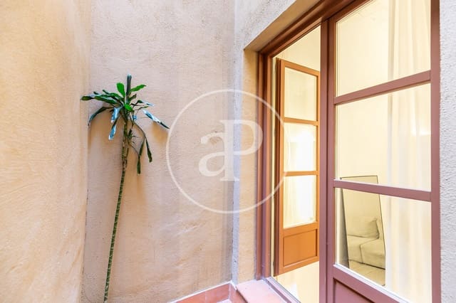 Apartment for sale in La Sagrada Família, Barcelona city - € 339,000 (Ref: 9001594)