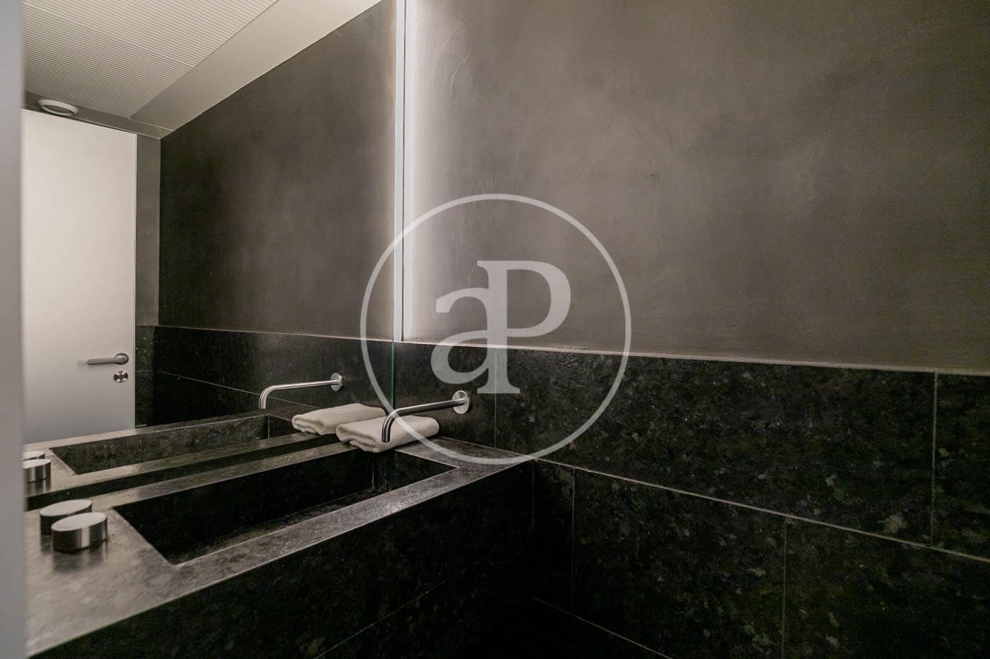 3 soverom Leilighet til leie i Barcelona by - € 11 965 (Ref: 9003591)