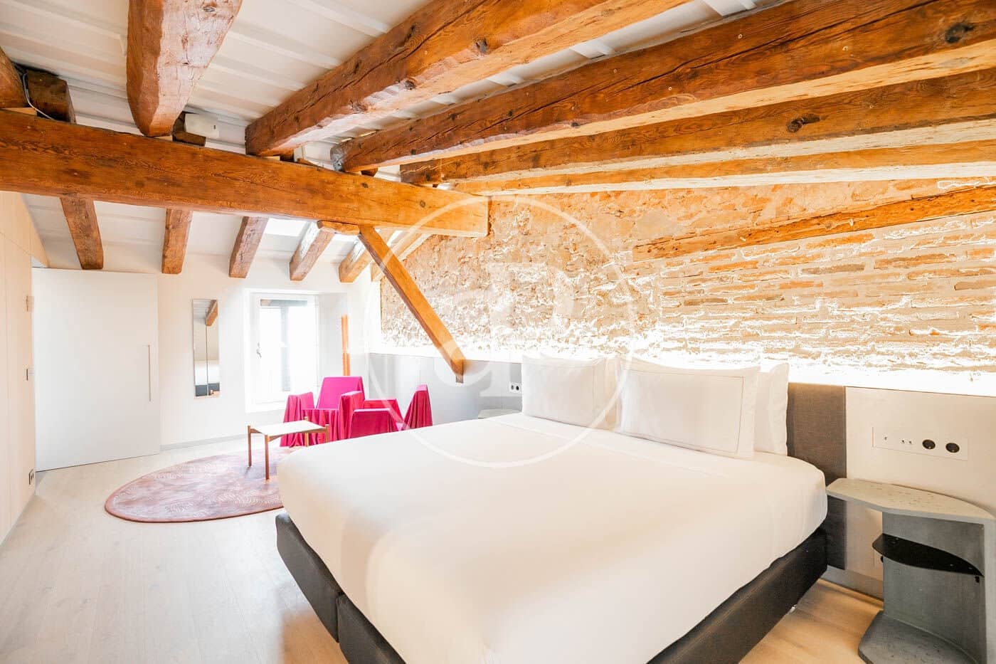 2 bedroom Apartment for rent in Barcelona city - € 13,200 (Ref: 9003592)