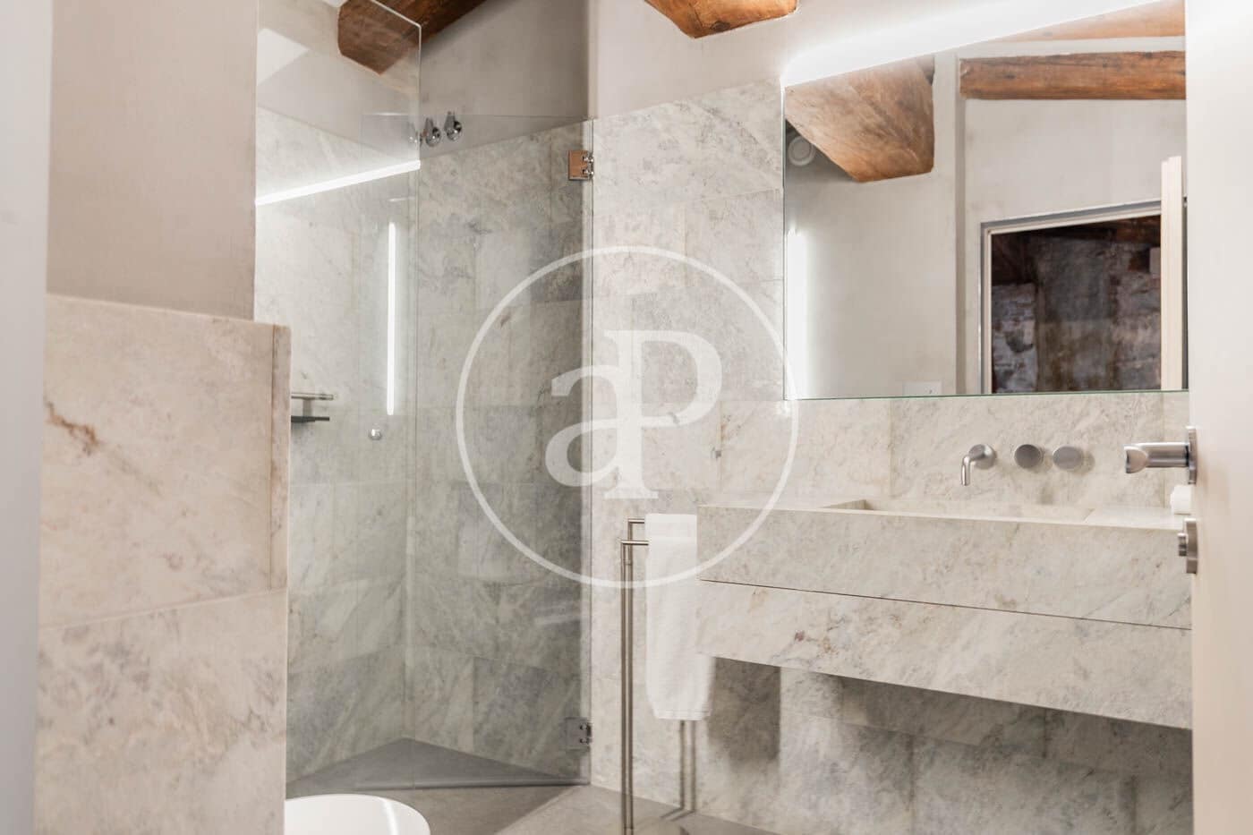 2 bedroom Apartment for rent in Barcelona city - € 13,200 (Ref: 9003592)