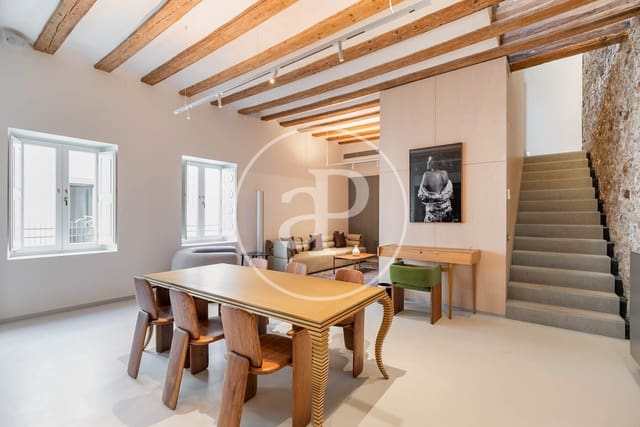 2 bedroom Apartment for rent in El Barri Gòtic, Barcelona city - € 13,200 (Ref: 9003592)