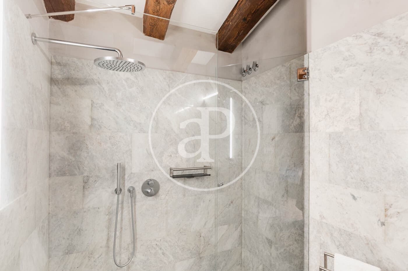 2 bedroom Apartment for rent in Barcelona city - € 13,200 (Ref: 9003592)