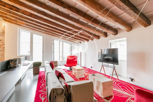 2 bedroom Apartment for rent in El Barri Gòtic, Barcelona city - € 13,200 (Ref: 9003592)