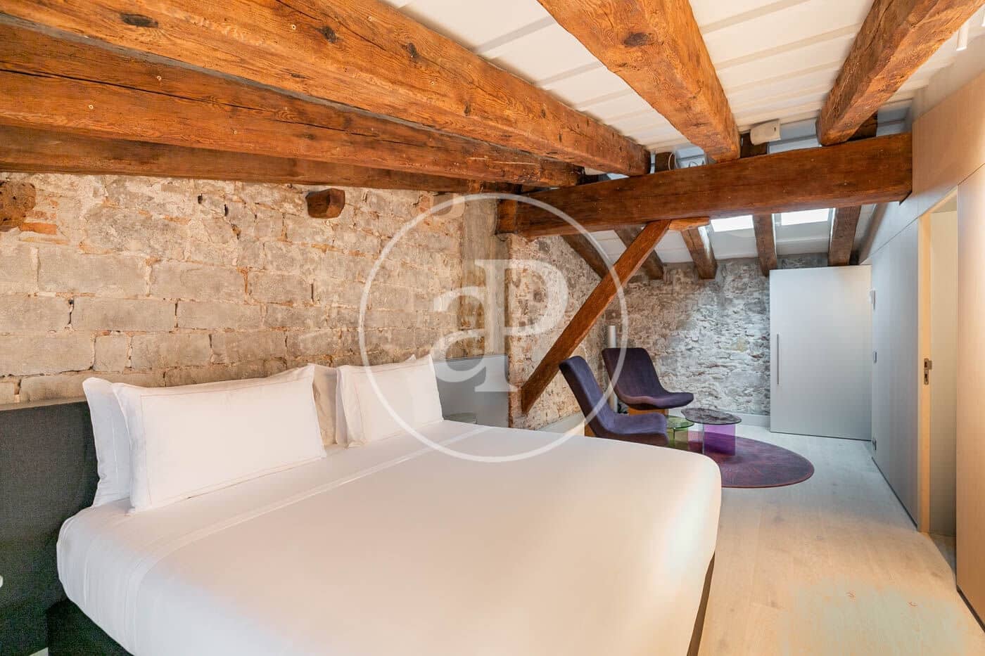 2 bedroom Apartment for rent in Barcelona city - € 13,200 (Ref: 9003592)
