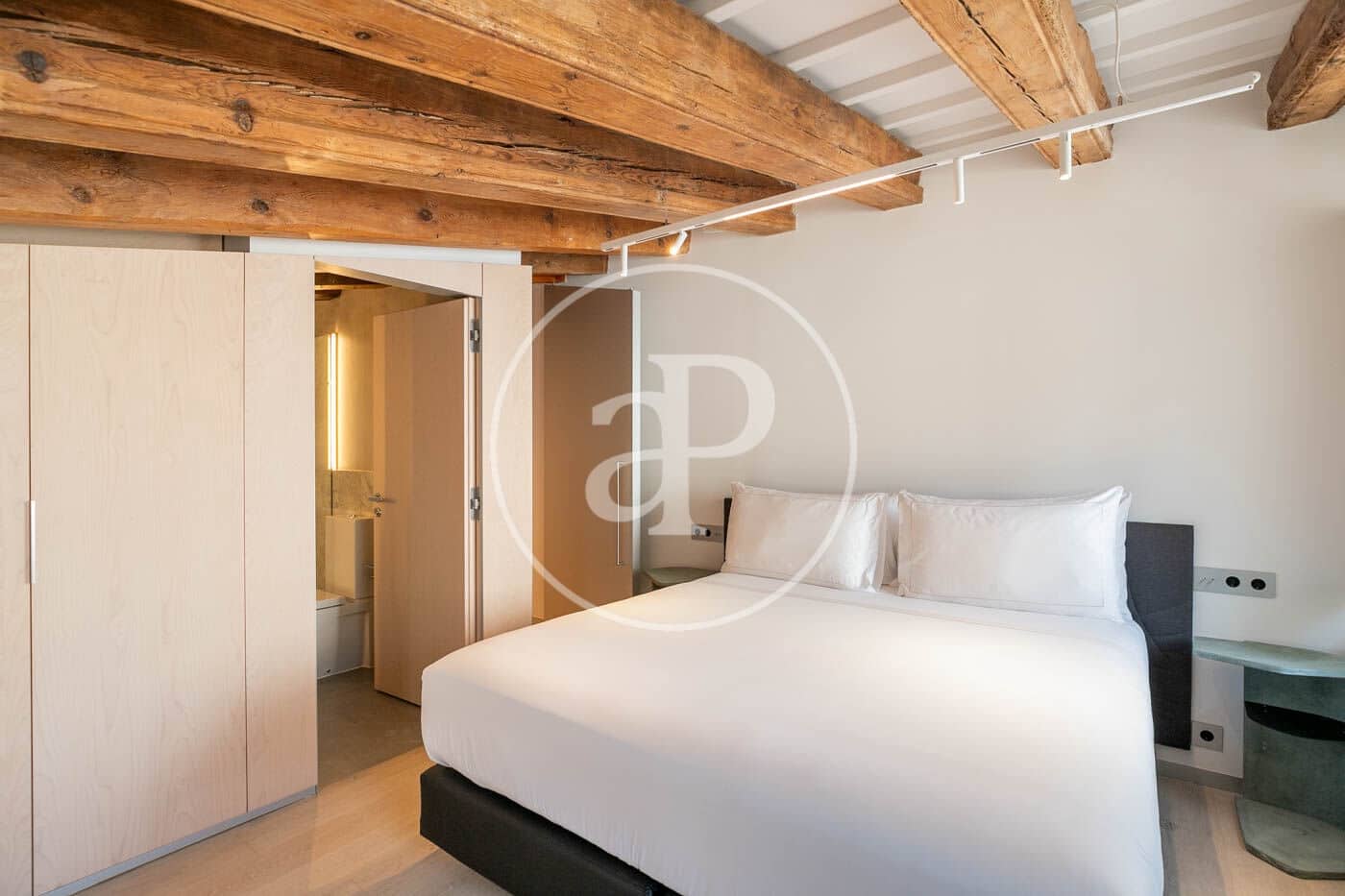 2 soverom Leilighet til leie i Barcelona by med svømmebasseng - € 9 900 (Ref: 9003593)