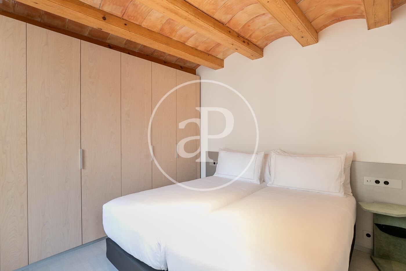 2 soverom Leilighet til leie i Barcelona by med svømmebasseng - € 9 900 (Ref: 9003593)