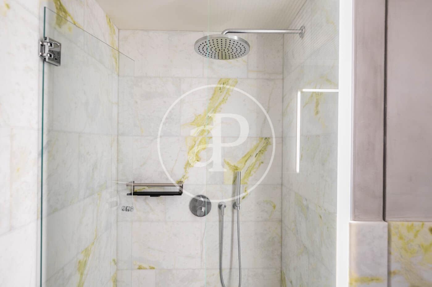 2 soverom Leilighet til leie i Barcelona by med svømmebasseng - € 9 900 (Ref: 9003593)