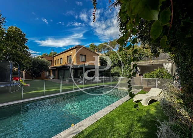 4 bedroom Villa for sale in Sant Cugat del Vallès with pool - € 1,980,000 (Ref: 9012544)