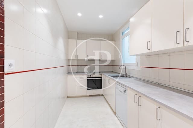 4 quarto Apartamento para arrendar em El Barri Gòtic, Barcelona cidade - 2 950 € (Ref: 9014667)