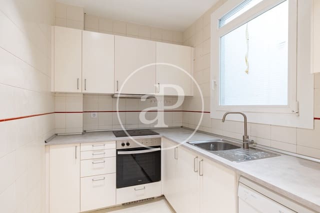 4 quarto Apartamento para arrendar em El Barri Gòtic, Barcelona cidade - 2 950 € (Ref: 9014667)