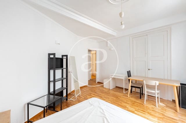 4 quarto Apartamento para arrendar em El Barri Gòtic, Barcelona cidade - 2 950 € (Ref: 9014667)