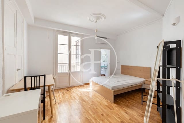 4 quarto Apartamento para arrendar em El Barri Gòtic, Barcelona cidade - 2 950 € (Ref: 9014667)
