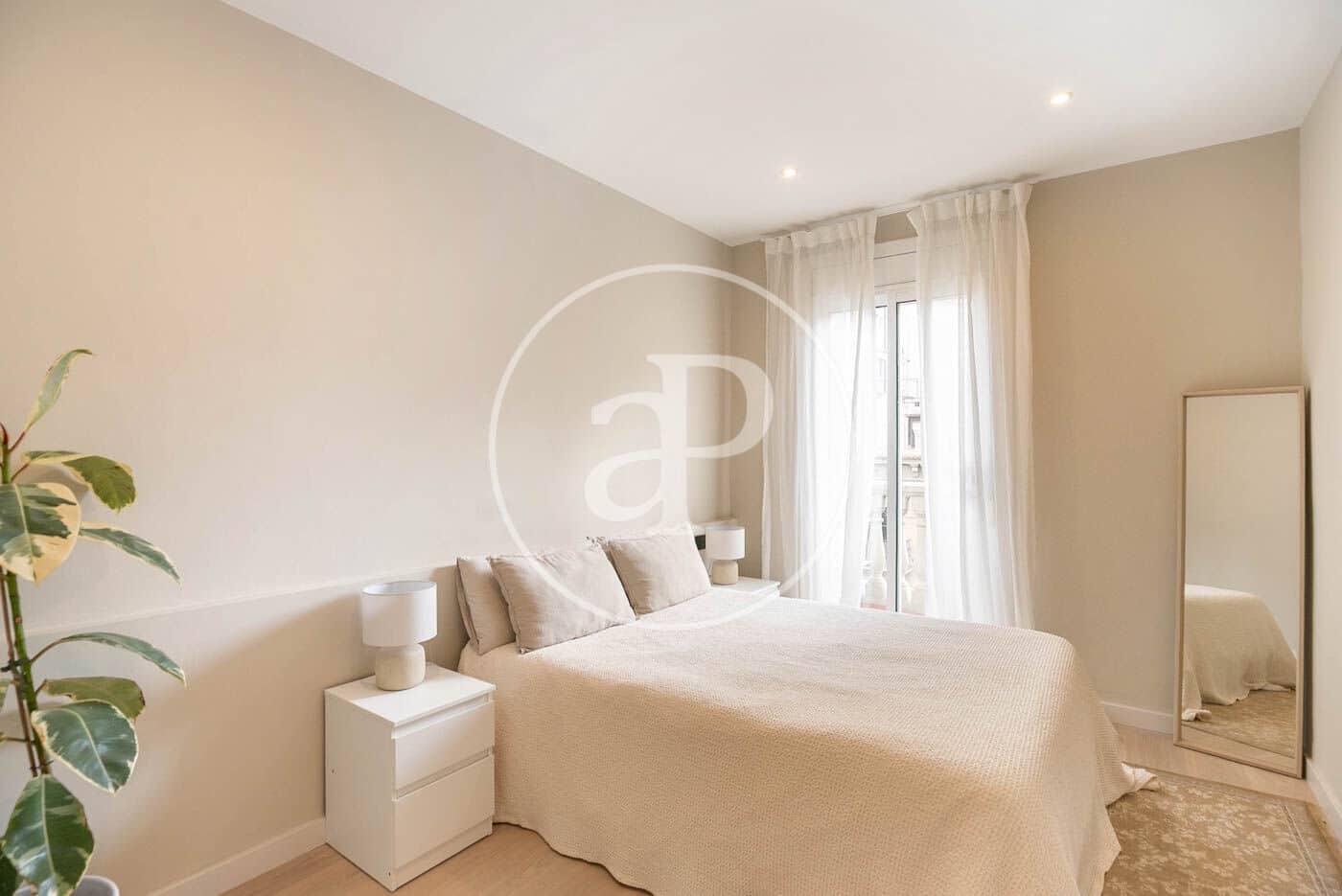 2 slaapkamer Appartement te huur in Barcelona stad - € 1.800 (Ref: 9014681)