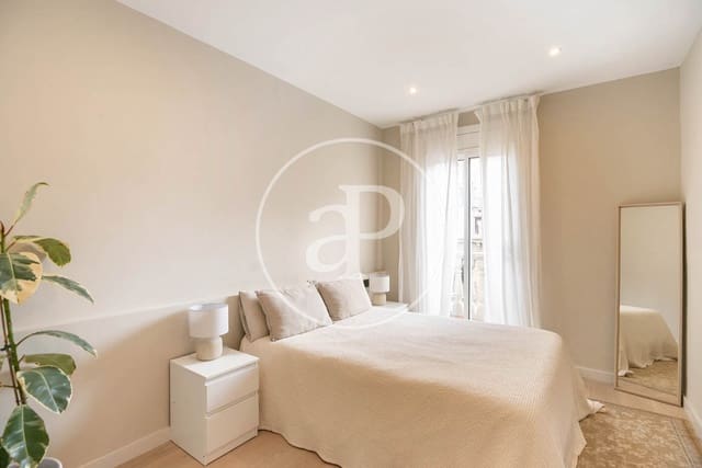 2 bedroom Apartment for rent in La Sagrada Família, Barcelona city - € 1,800 (Ref: 9014681)