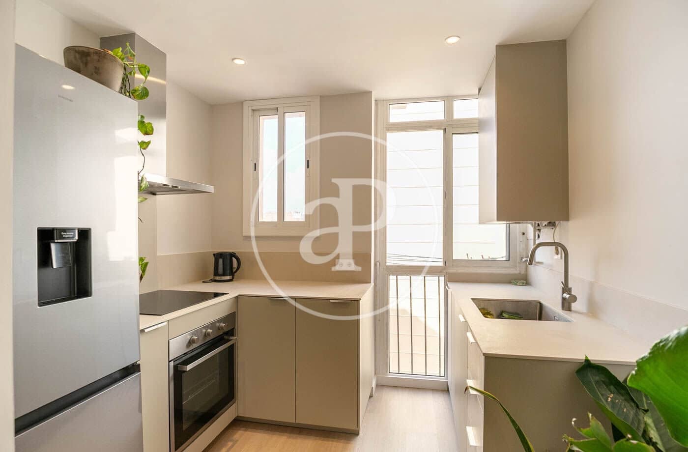 2 slaapkamer Appartement te huur in Barcelona stad - € 1.800 (Ref: 9014681)