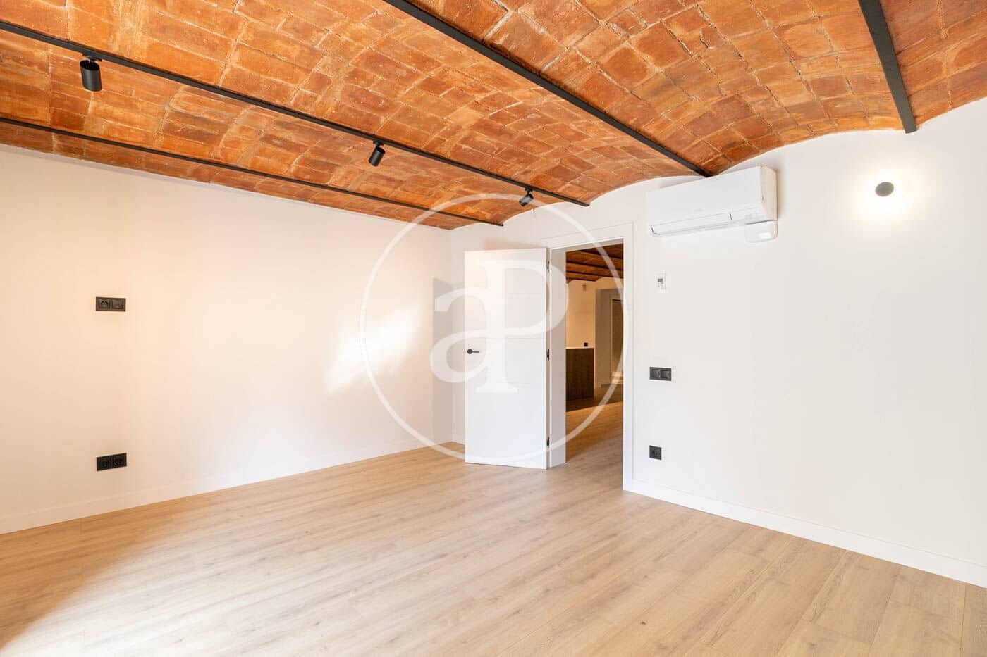 2 soveværelse Lejlighed til salg i Barcelona by - € 695.000 (Ref: 9020883)