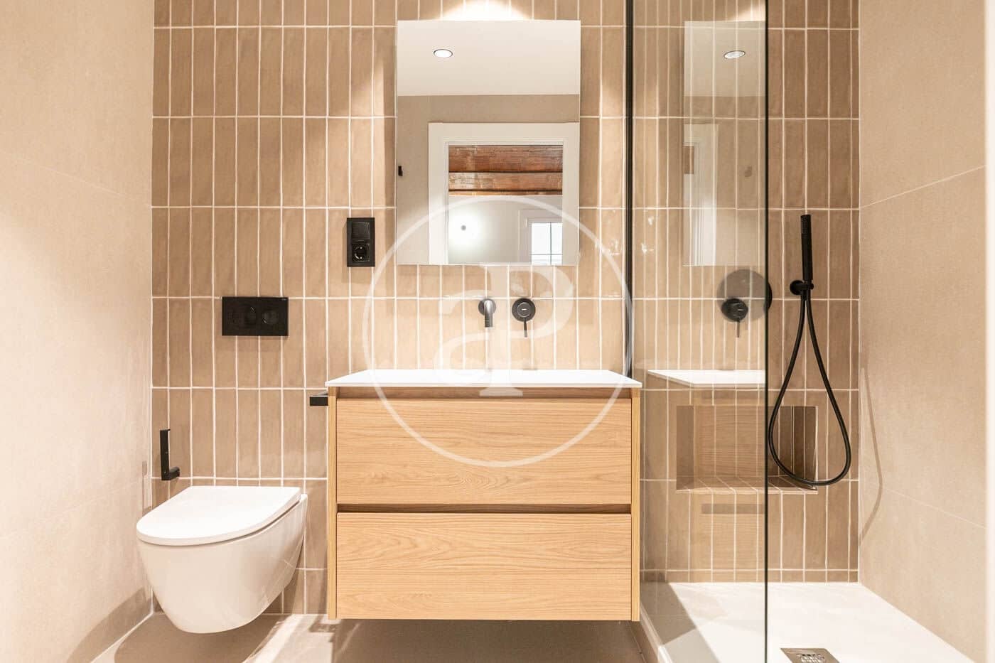 2 soveværelse Lejlighed til salg i Barcelona by - € 695.000 (Ref: 9020883)