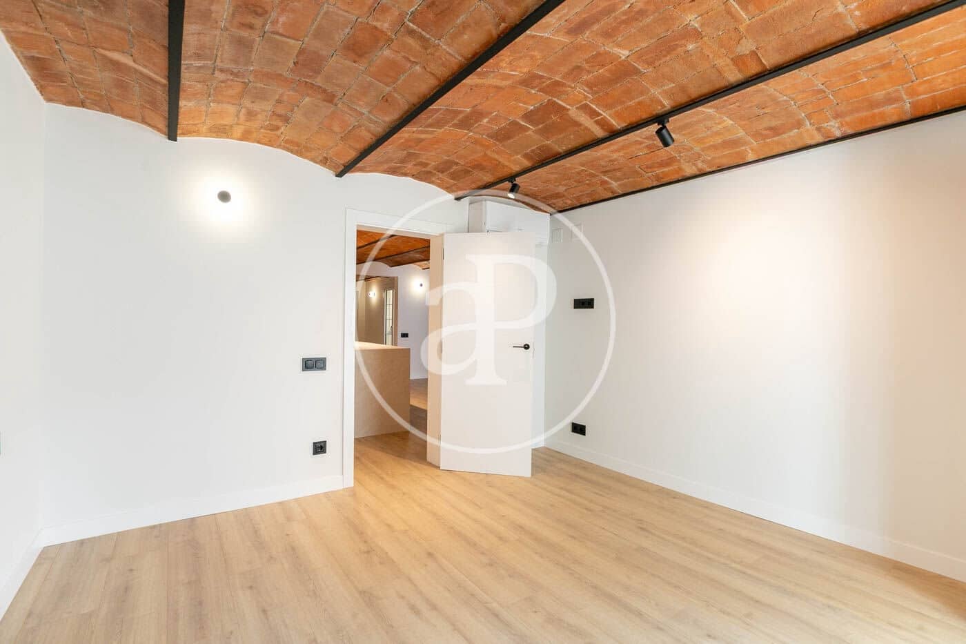 2 soveværelse Lejlighed til salg i Barcelona by - € 695.000 (Ref: 9020883)