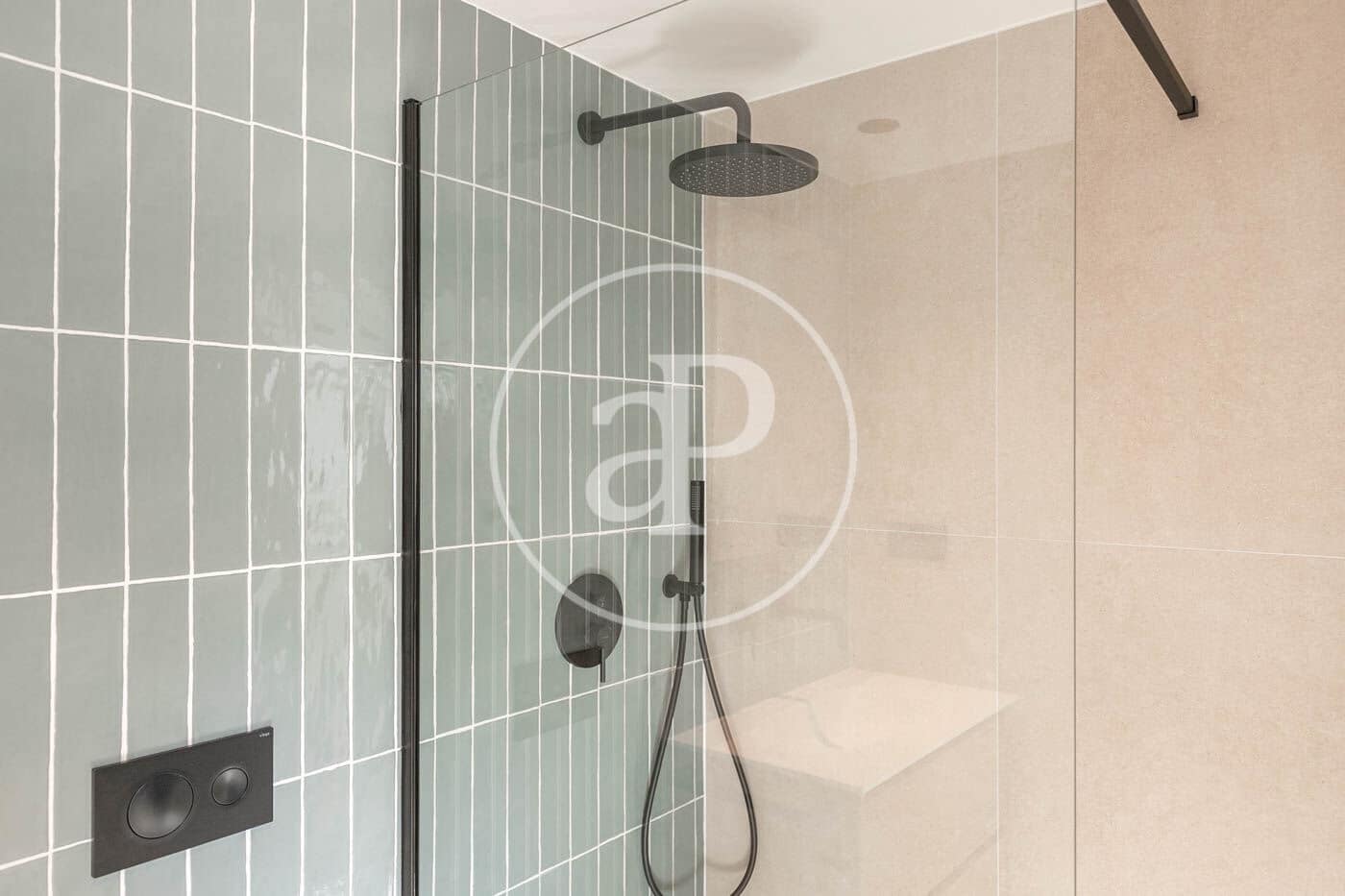 2 soveværelse Lejlighed til salg i Barcelona by - € 695.000 (Ref: 9020883)