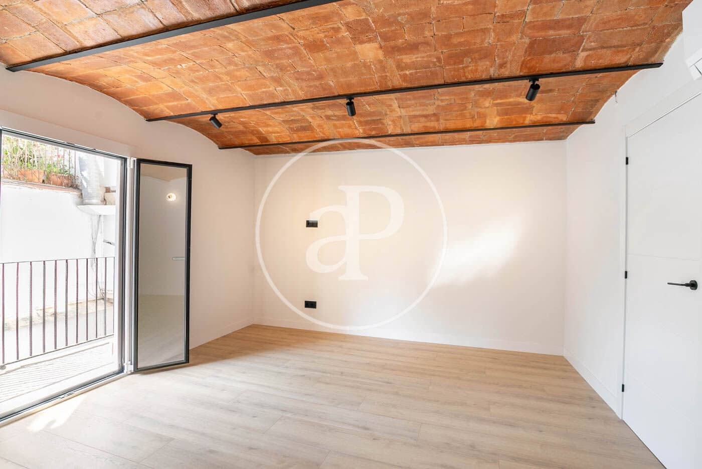 2 soveværelse Lejlighed til salg i Barcelona by - € 695.000 (Ref: 9020883)