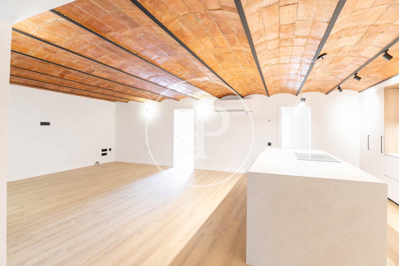 2 soveværelse Lejlighed til salg i Barcelona by - € 695.000 (Ref: 9020883)