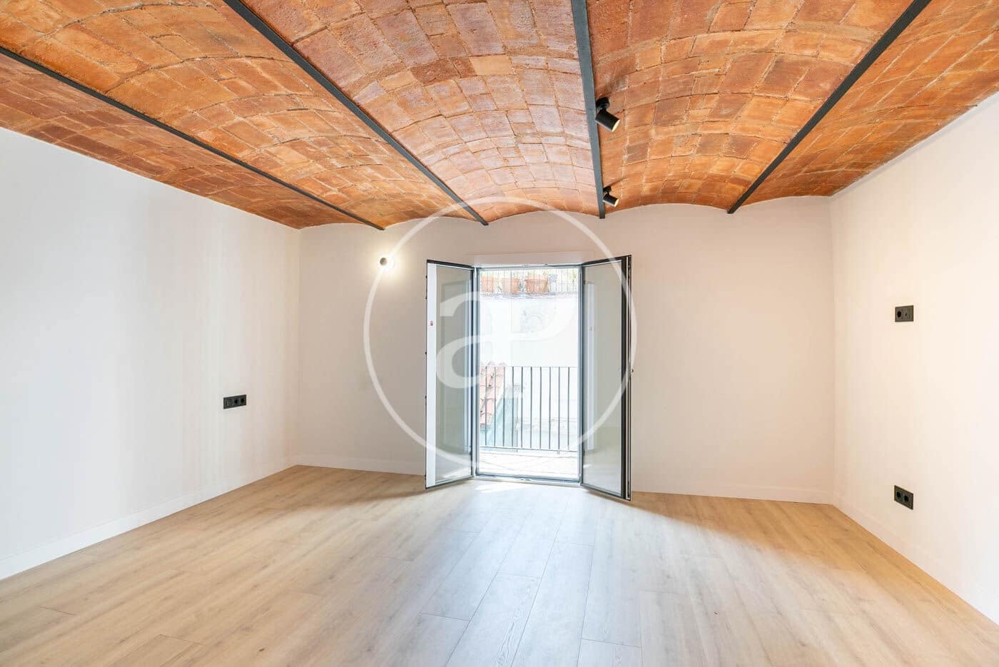 2 soveværelse Lejlighed til salg i Barcelona by - € 695.000 (Ref: 9020883)