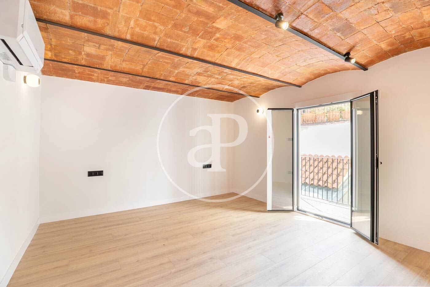 2 soveværelse Lejlighed til salg i Barcelona by - € 695.000 (Ref: 9020883)