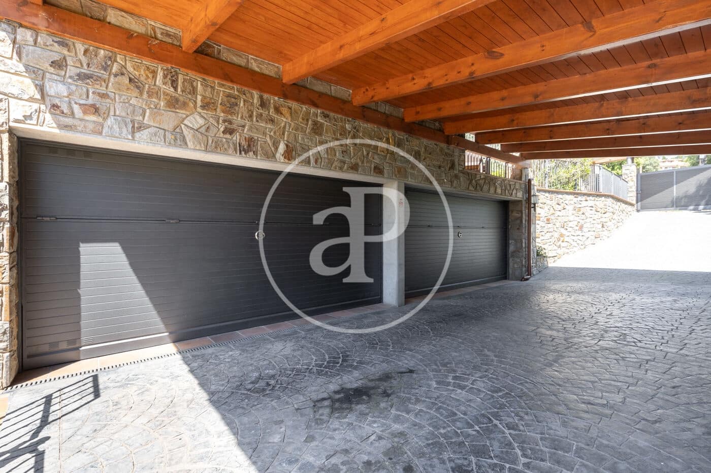 5 slaapkamer Villa te koop in Matadepera met zwembad - € 795.000 (Ref: 9029903)