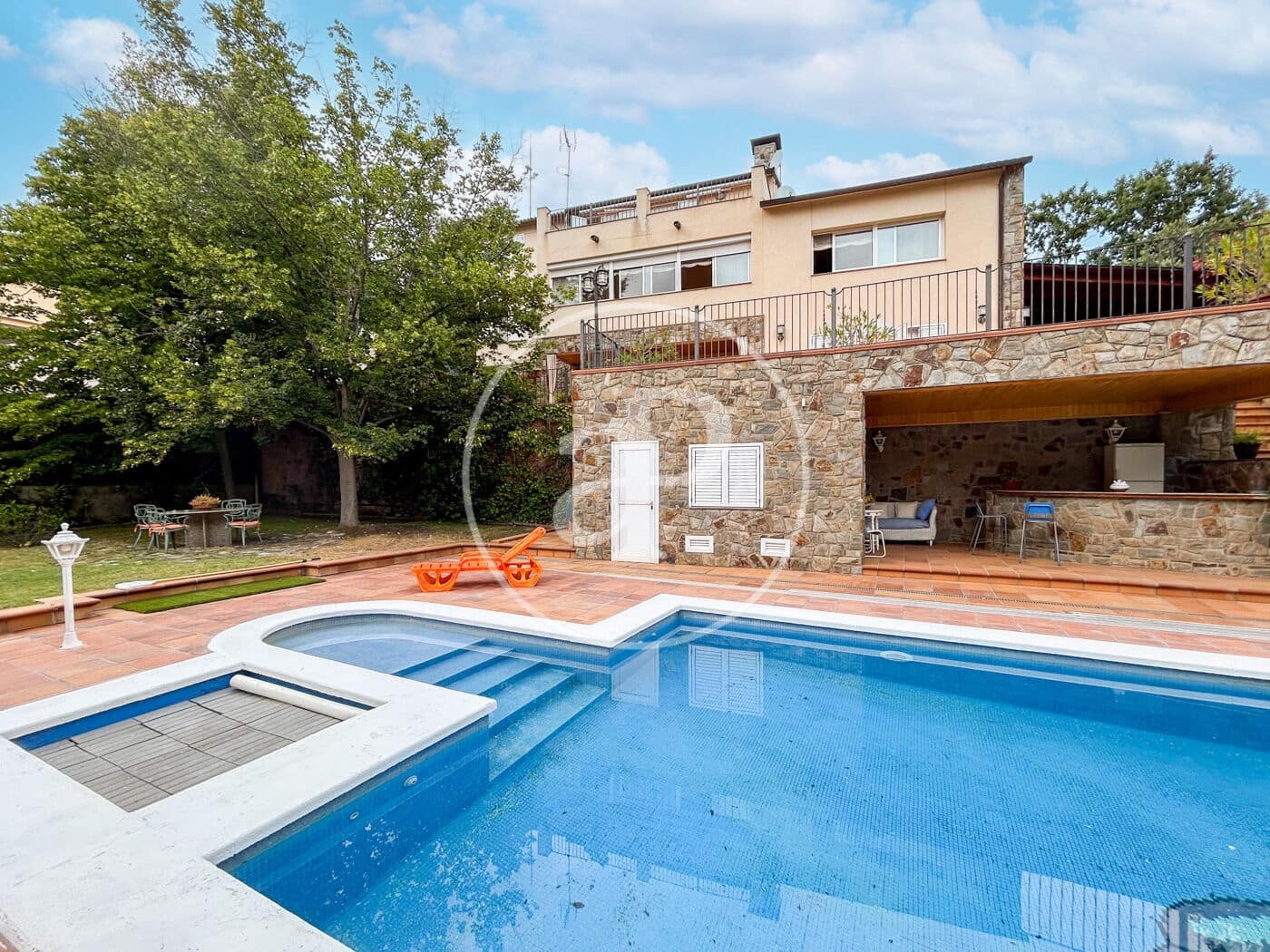 5 slaapkamer Villa te koop in Matadepera met zwembad - € 795.000 (Ref: 9029903)