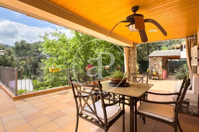 5 slaapkamer Villa te koop in Matadepera met zwembad - € 795.000 (Ref: 9029903)