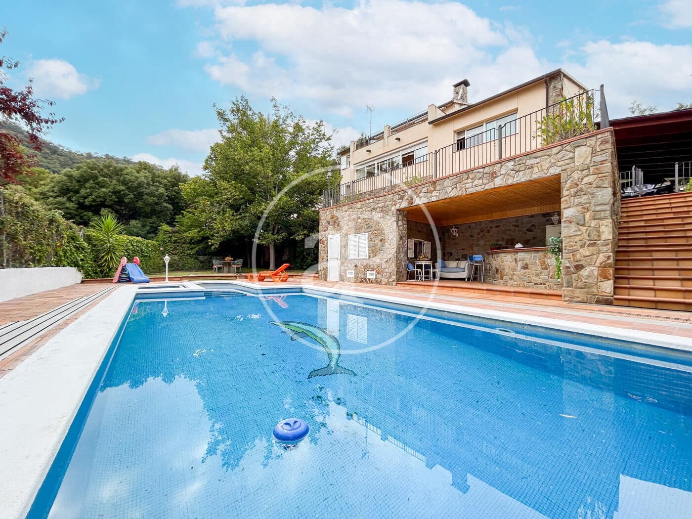 5 slaapkamer Villa te koop in Matadepera met zwembad - € 795.000 (Ref: 9029903)