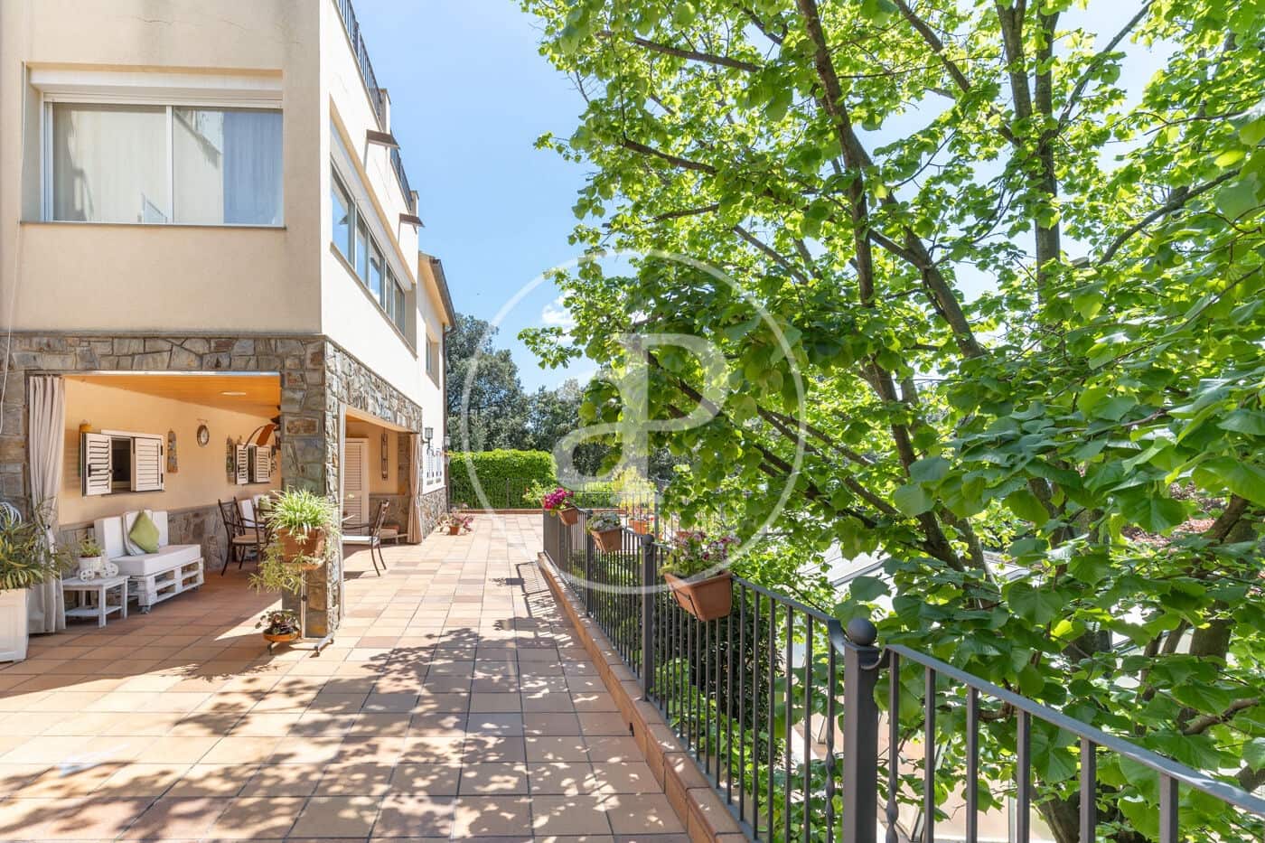 5 slaapkamer Villa te koop in Matadepera met zwembad - € 795.000 (Ref: 9029903)