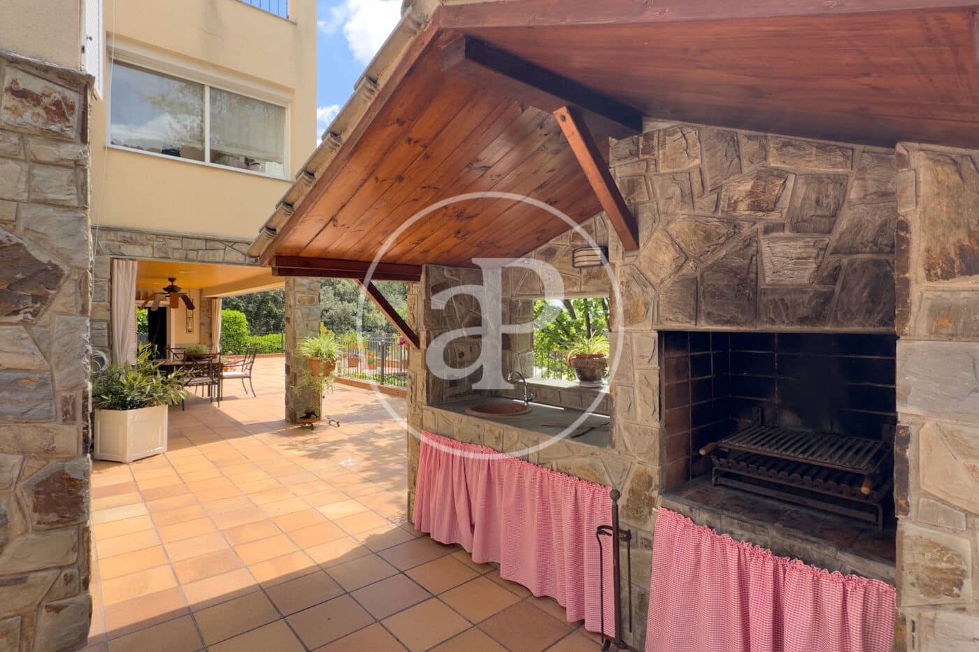 5 slaapkamer Villa te koop in Matadepera met zwembad - € 795.000 (Ref: 9029903)