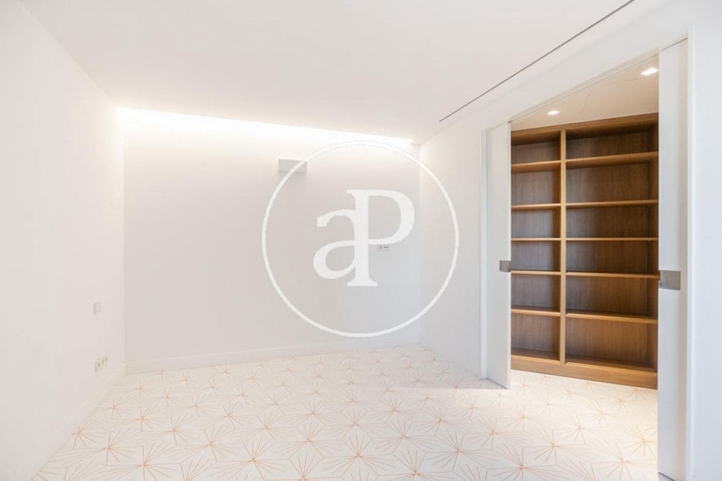 1 soverom Leilighet til salgs i Barcelona by med svømmebasseng - € 1 400 000 (Ref: 9051276)