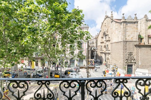 4 bedroom Apartment for sale in El Barri Gòtic, Barcelona city - € 1,075,000 (Ref: 9057854)