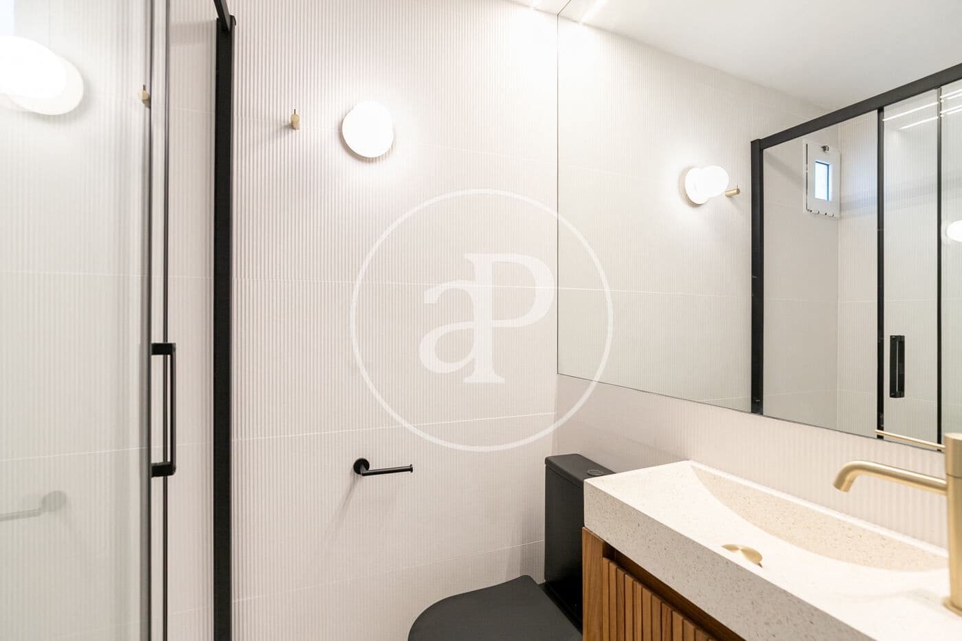 2 slaapkamer Appartement te koop in Barcelona stad - € 335.000 (Ref: 9059711)