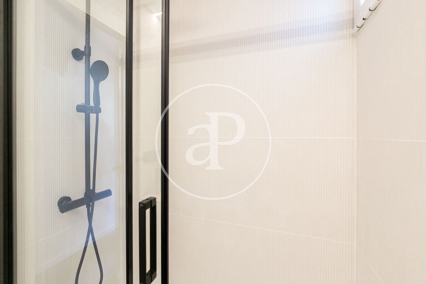 2 slaapkamer Appartement te koop in Barcelona stad - € 335.000 (Ref: 9059711)