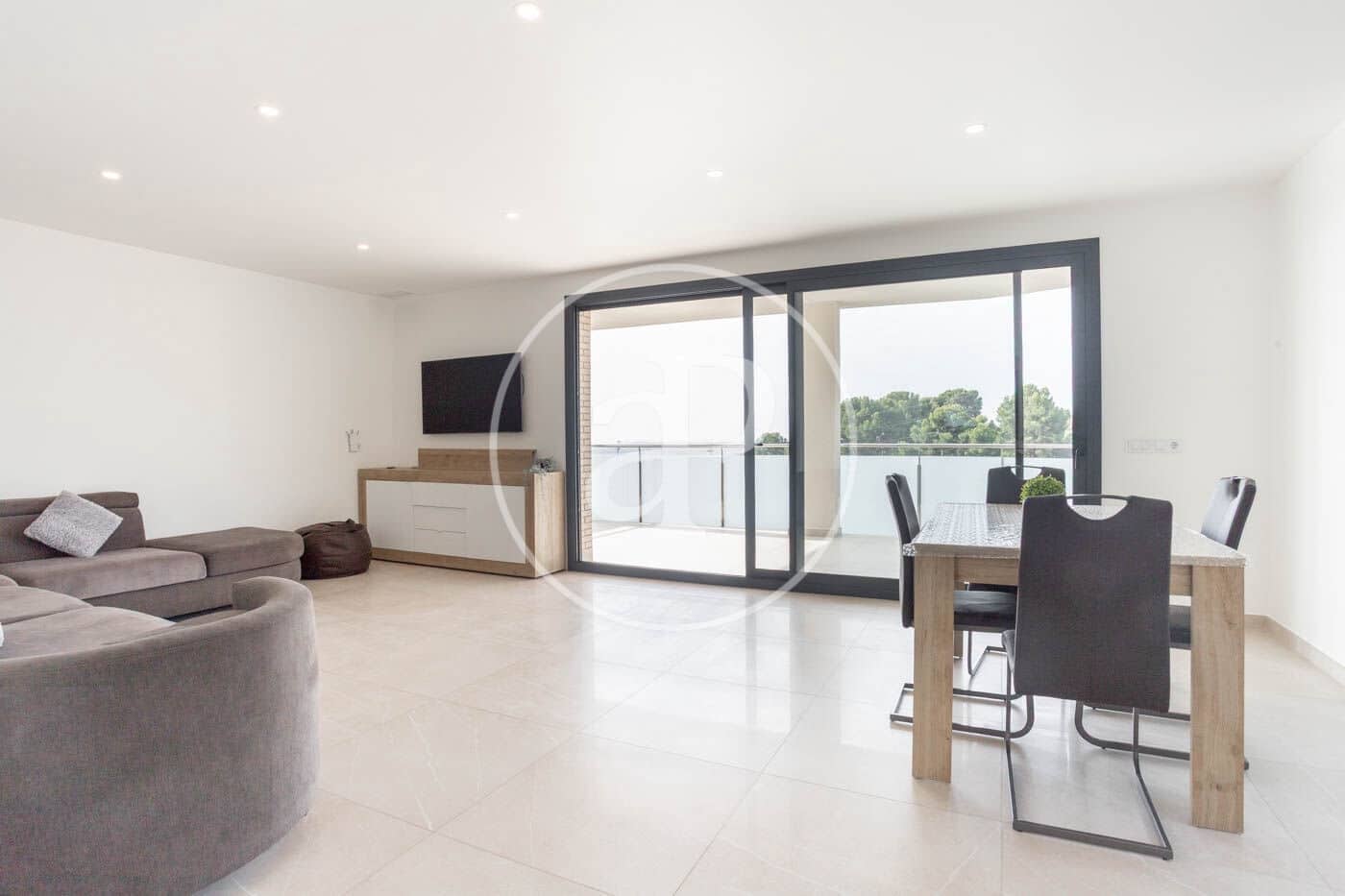 4 bedroom Apartment for rent in Sant Boi de Llobregat - € 4,300 (Ref: 9062626)