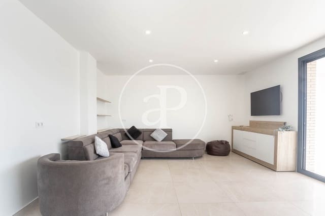 4 bedroom Apartment for rent in Sant Boi de Llobregat - € 4,300 (Ref: 9062626)