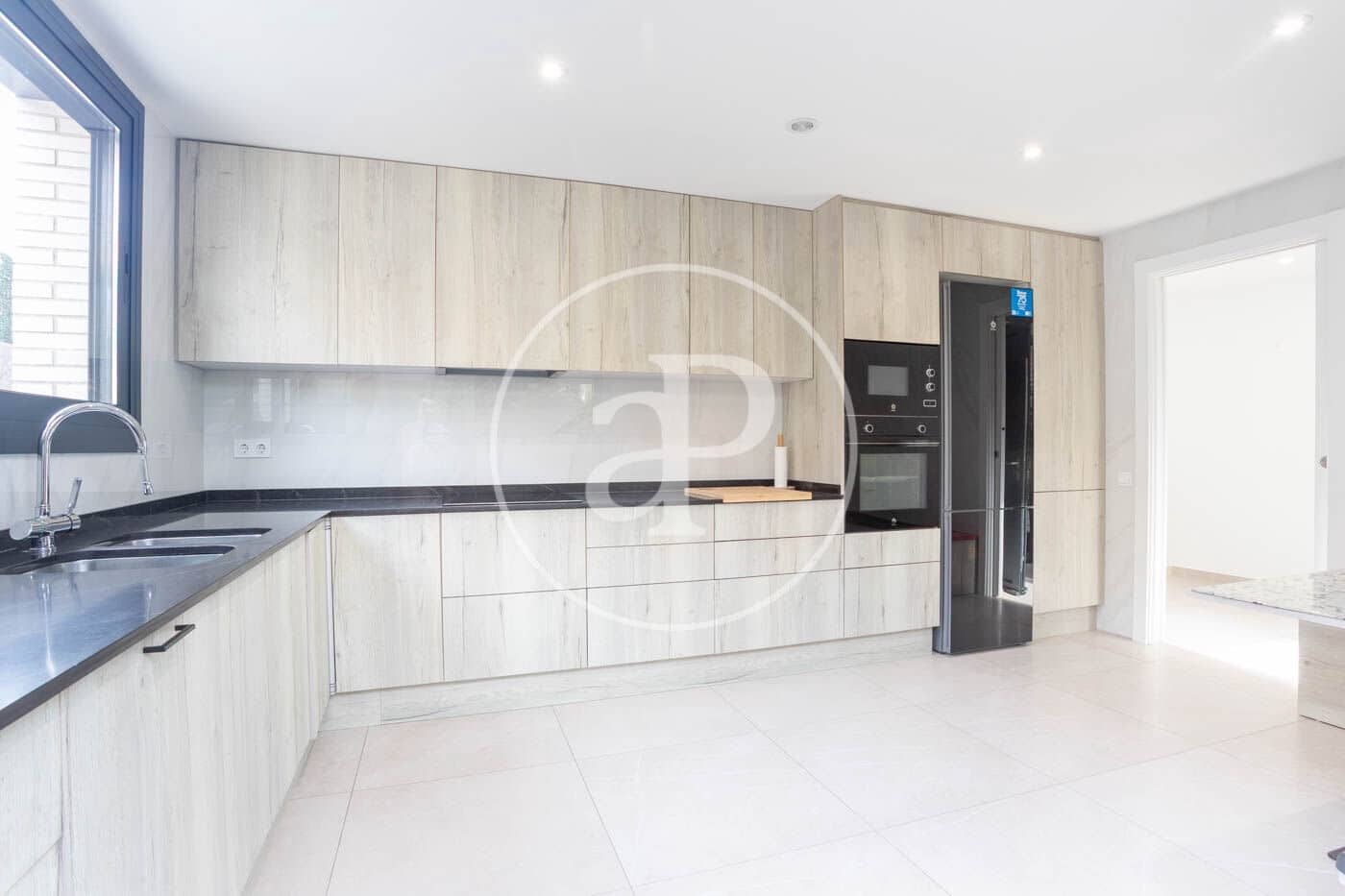 4 bedroom Apartment for rent in Sant Boi de Llobregat - € 4,300 (Ref: 9062626)